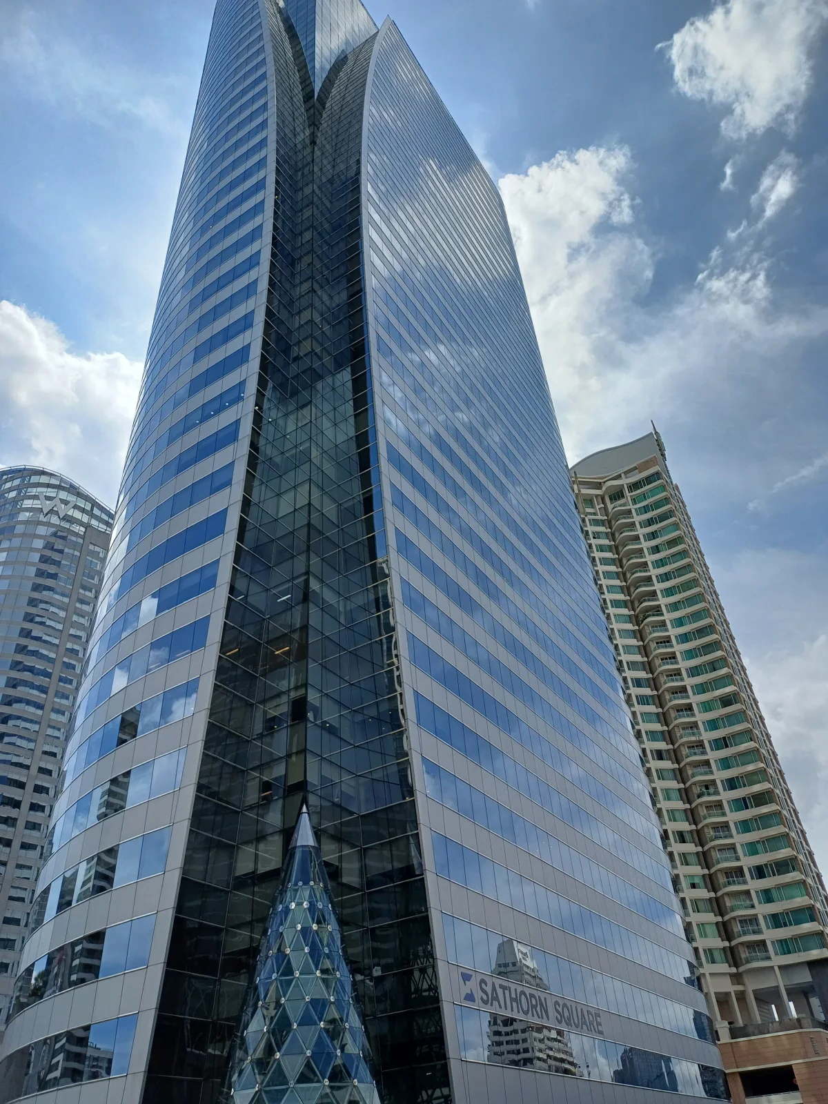 อาคารสาทร สแควร์ SATHORN SQUARE ออฟฟิศเกรด A ใจกลางสาทร เชื่อมต่อ BTS ช่องนนทรีโดยตรง