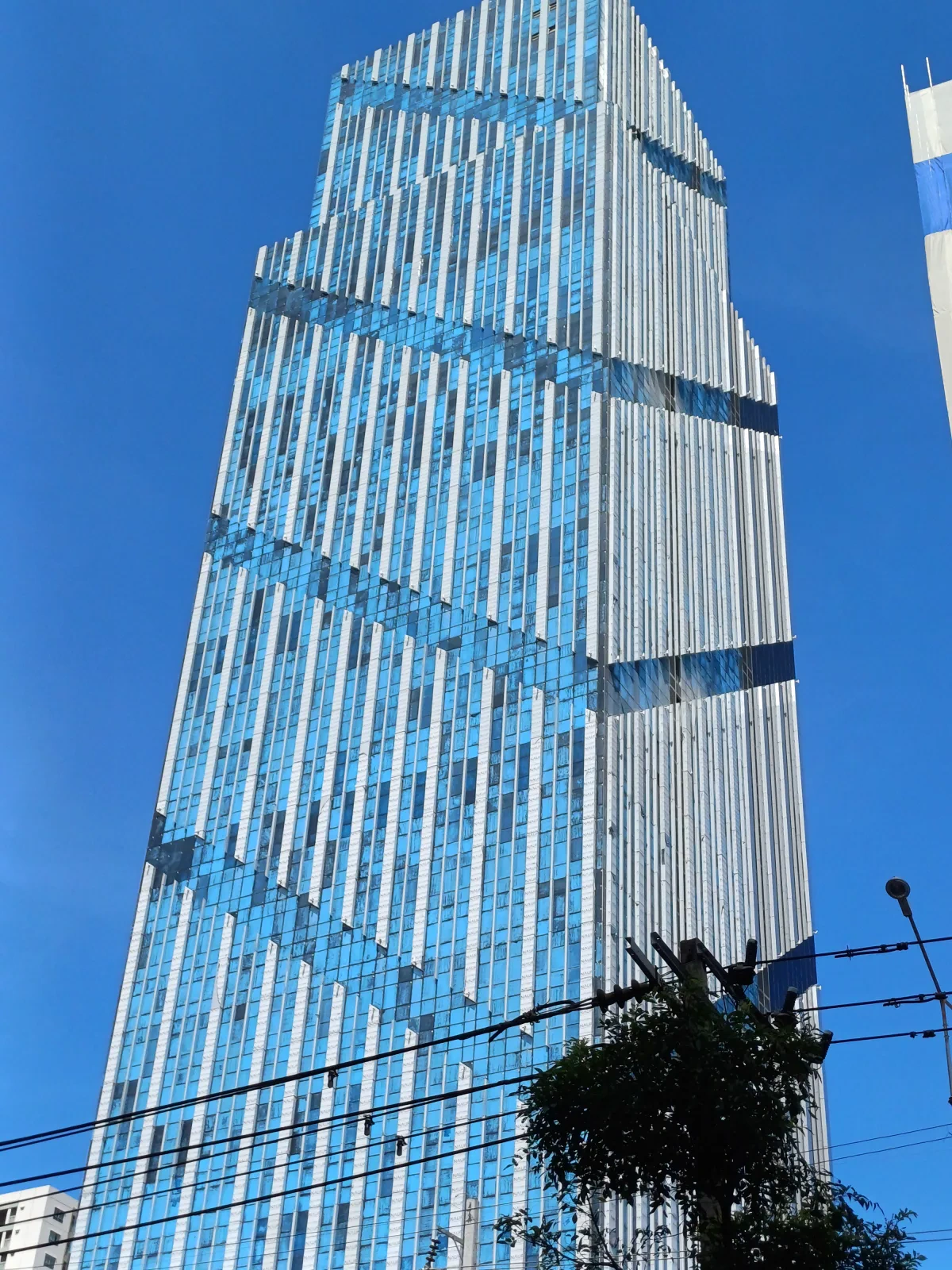 อาคาร วี. วรรณ ทาวเวอร์ (V-ONE TOWER) ออฟฟิศให้เช่าพระราม 9 ห้วยขวาง ทำเลธุรกิจศักยภาพในย่าน New CBD