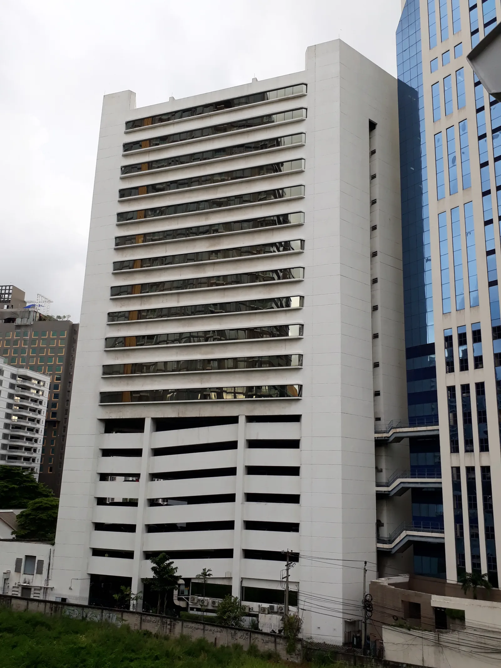 อาคารวัน แปซิฟิค เพลส (One Pacific Place) ย่านสุขุมวิท นานา