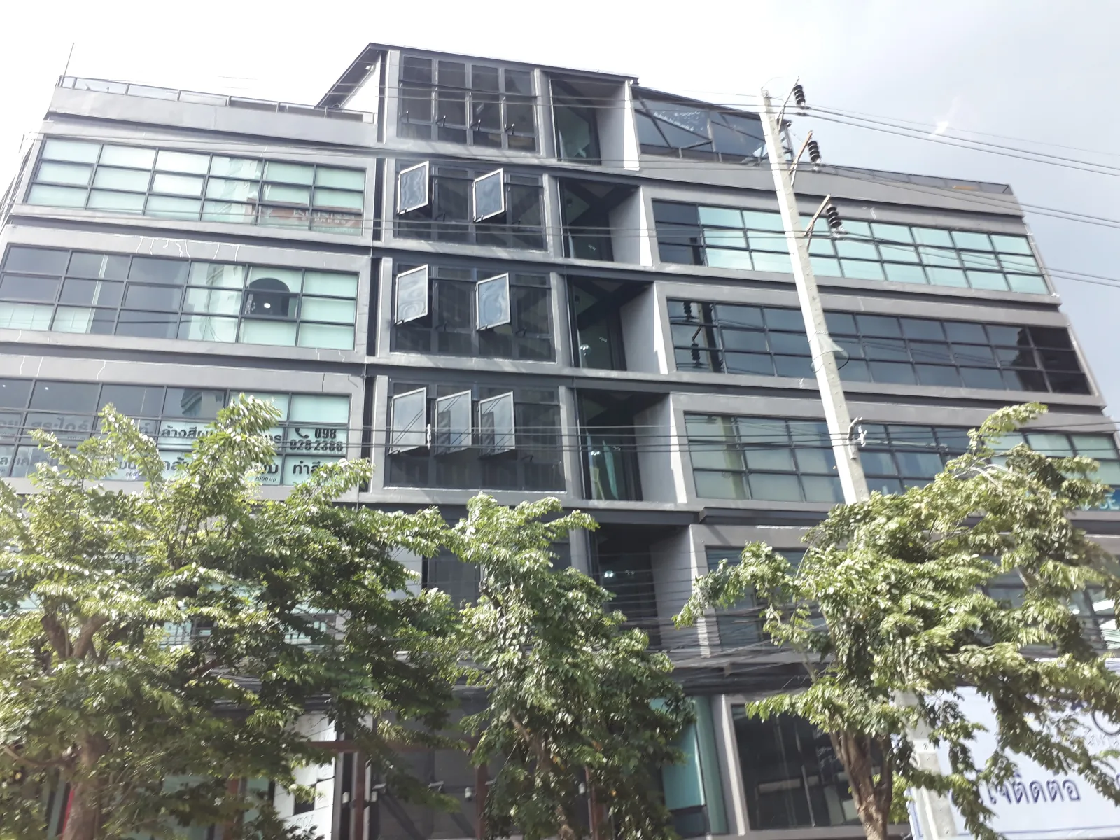 อาคารมูฟอเมส MOVE AMAZE BUILDING