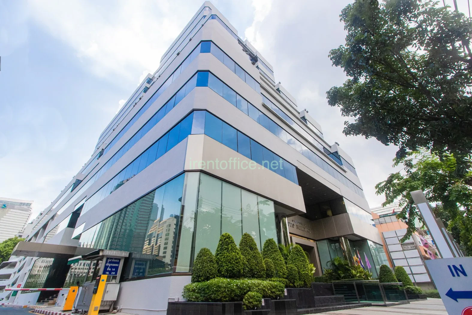 คลิกเพื่อดูรูปขนาดใหญ่ อาคารชลันต์ทิพย์ (Chalanttip Building) ออฟฟิศให้เช่าใจกลางสีลม ใกล้ BTS ศาลาแดง และ MRT สีลม