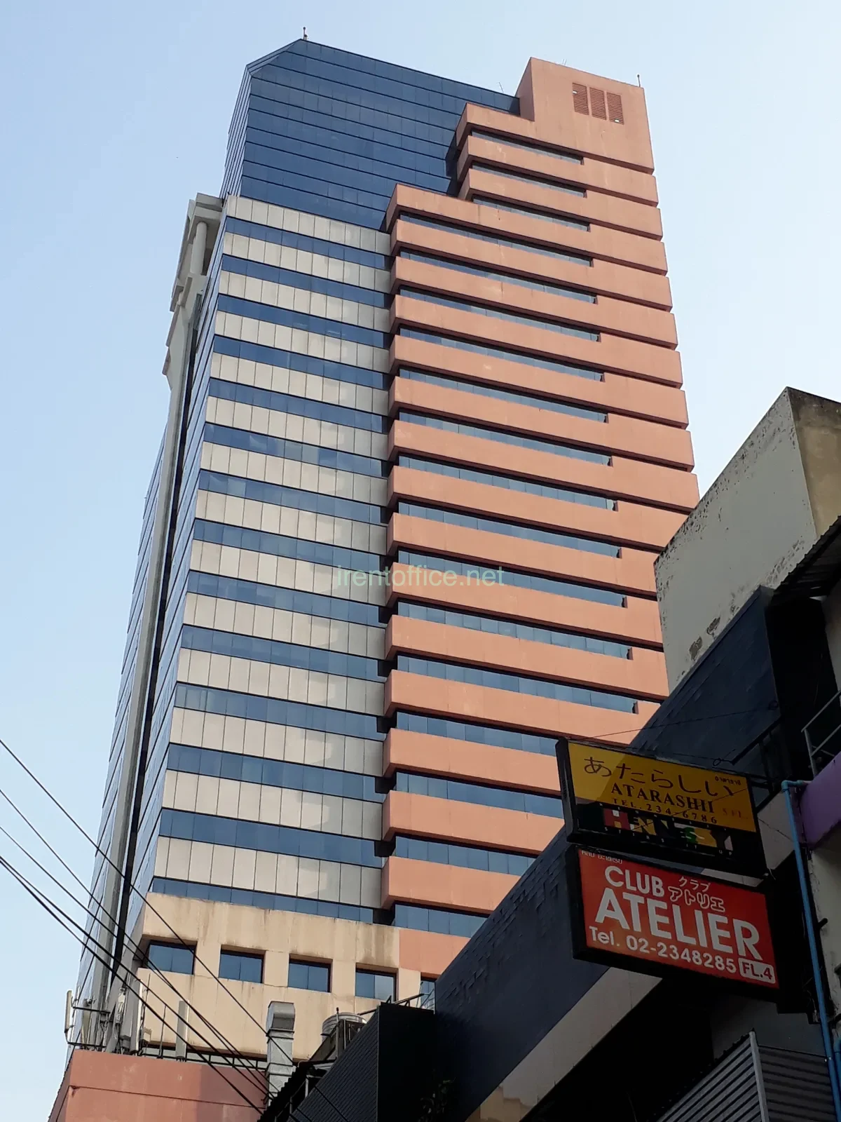 คลิกเพื่อดูรูปขนาดใหญ่ อาคารธนิยะ พลาซ่า (Thaniya Plaza) ออฟฟิศให้เช่าทำเลทองย่านสีลม ใกล้ BTS ศาลาแดง และ MRT สีลม