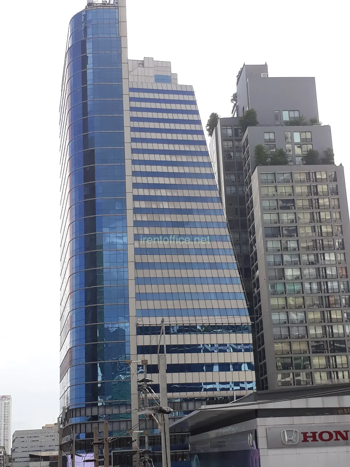 อาคารชาร์เตอร์ สแควร์ CHARTERED SQUARE ออฟฟิศให้เช่าทำเลสาทร ใกล้ BTS สุรศักดิ์ และศูนย์กลางธุรกิจกรุงเทพฯ