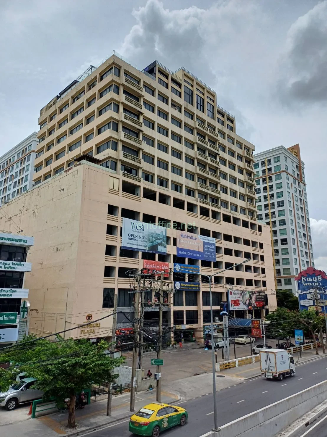 อาคาร ธนบุรีพลาซ่า (THONBURI PLAZA) ออฟฟิศให้เช่าตลาดพลู–รัชดาภิเษก ทำเลธุรกิจฝั่งธนบุรี ใกล้รถไฟฟ้า BTS