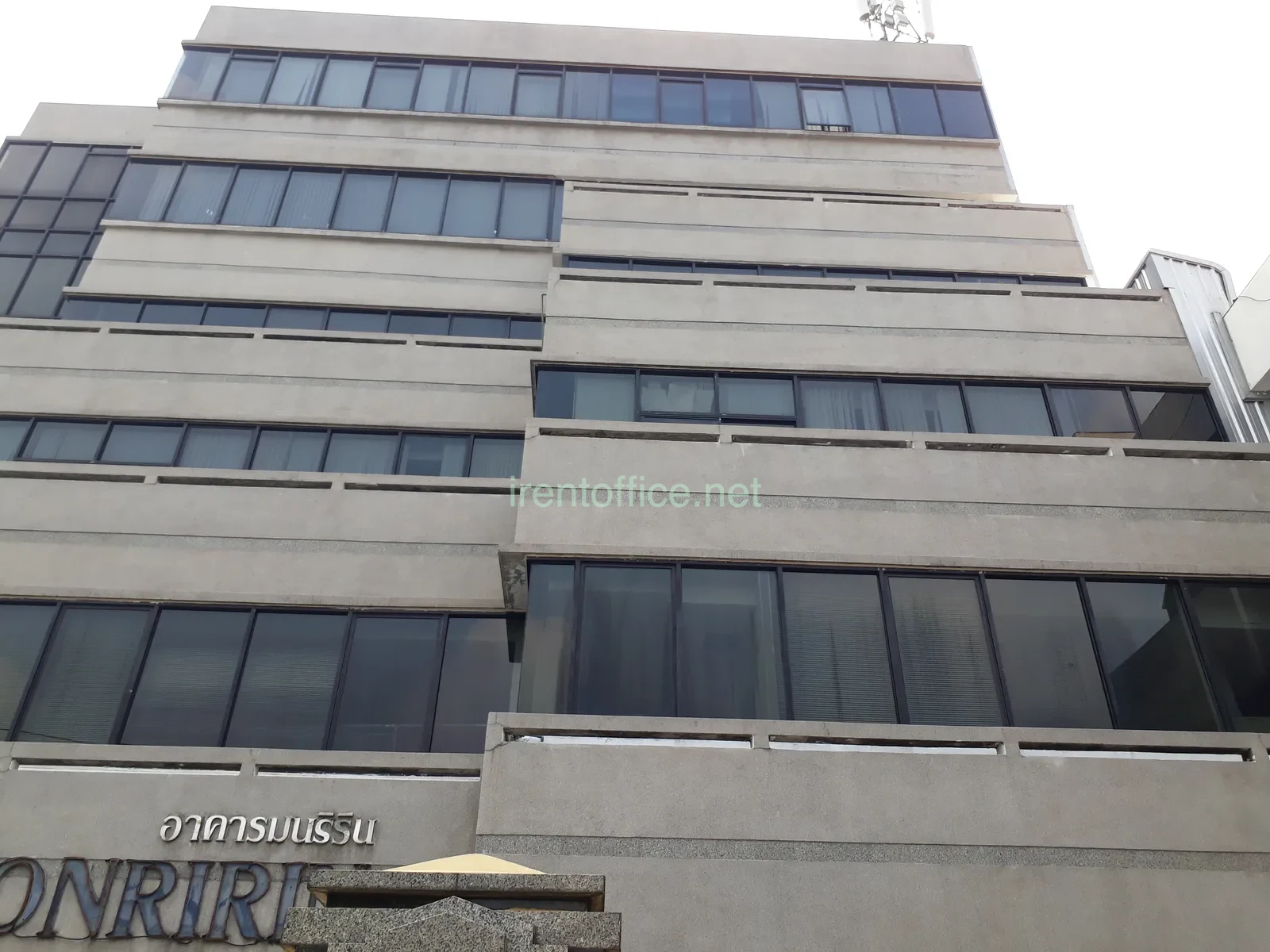 อาคาร มนริริน (MONRIRIN BUILDING) – สำนักงานให้เช่าใกล้ BTS อารีย์ ทำเลพหลโยธิน ราคาคุ้มค่าใจกลางพญาไท