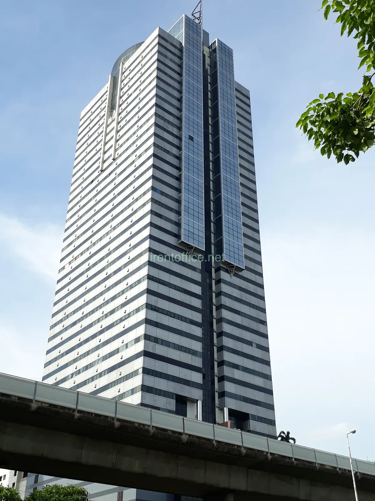 อาคาร สินสาทร ทาวเวอร์ (SINN SATHORN TOWER) ออฟฟิศให้เช่ากรุงธนบุรี ใกล้ BTS กรุงธนบุรี ทำเลธุรกิจฝั่งธนบุรีศักยภาพสูง