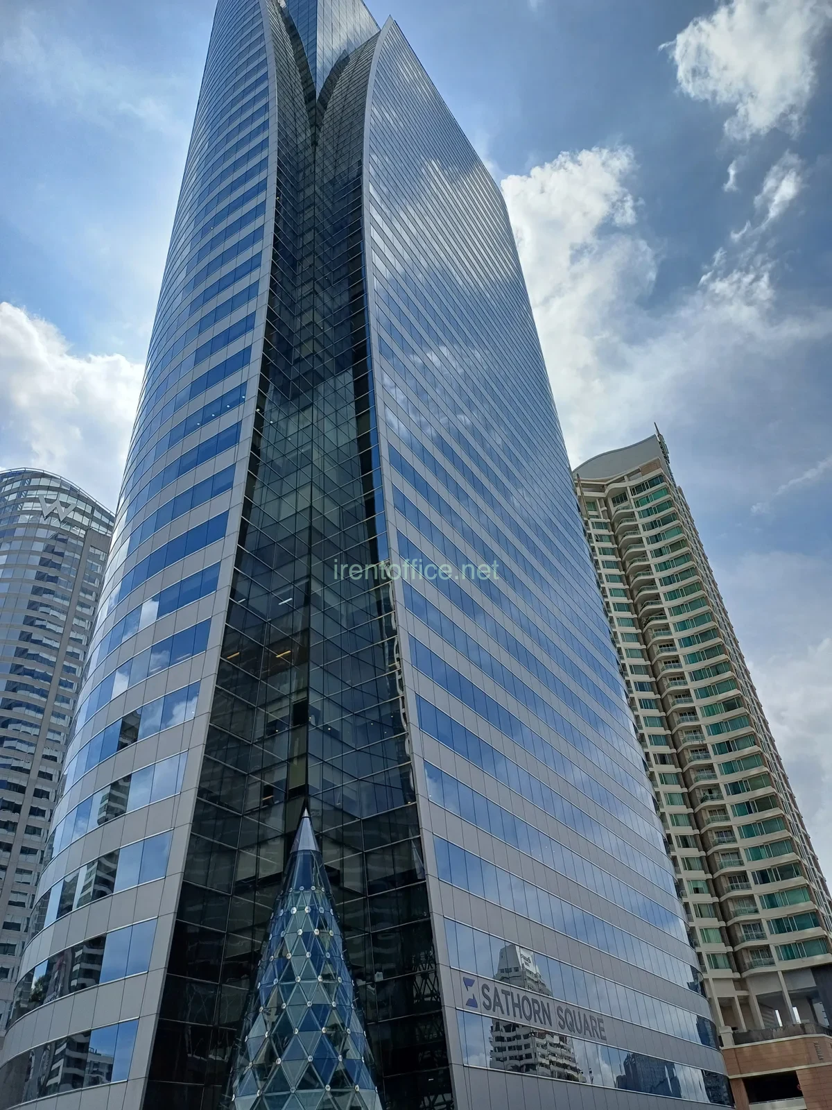 อาคารสาทร สแควร์ SATHORN SQUARE ออฟฟิศเกรด A ใจกลางสาทร เชื่อมต่อ BTS ช่องนนทรีโดยตรง