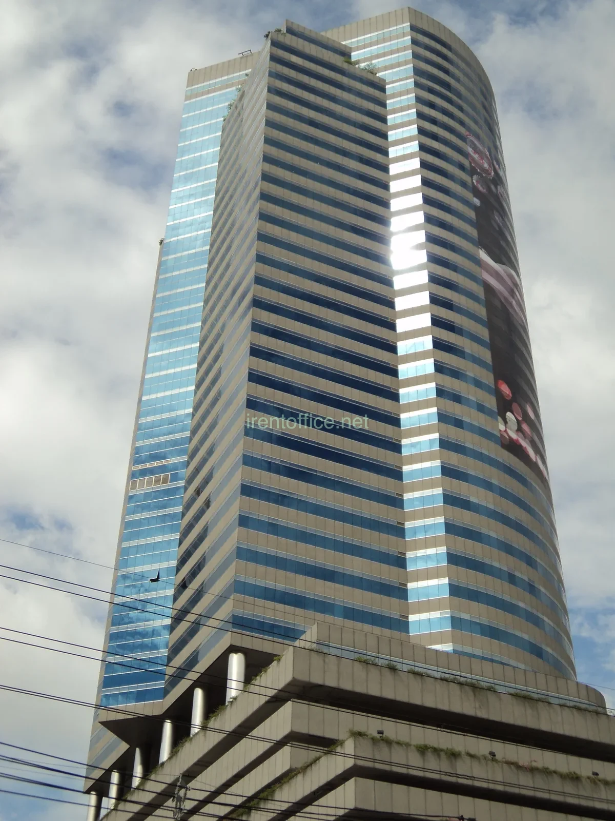 คลิกเพื่อดูรูปขนาดใหญ่ อาคารอิตัลไทย ทาวเวอร์ (ITALTHAI TOWER) ออฟฟิศให้เช่าเพชรบุรีตัดใหม่ อาคารสำนักงานเกรดเอใจกลางย่านธุรกิจ
