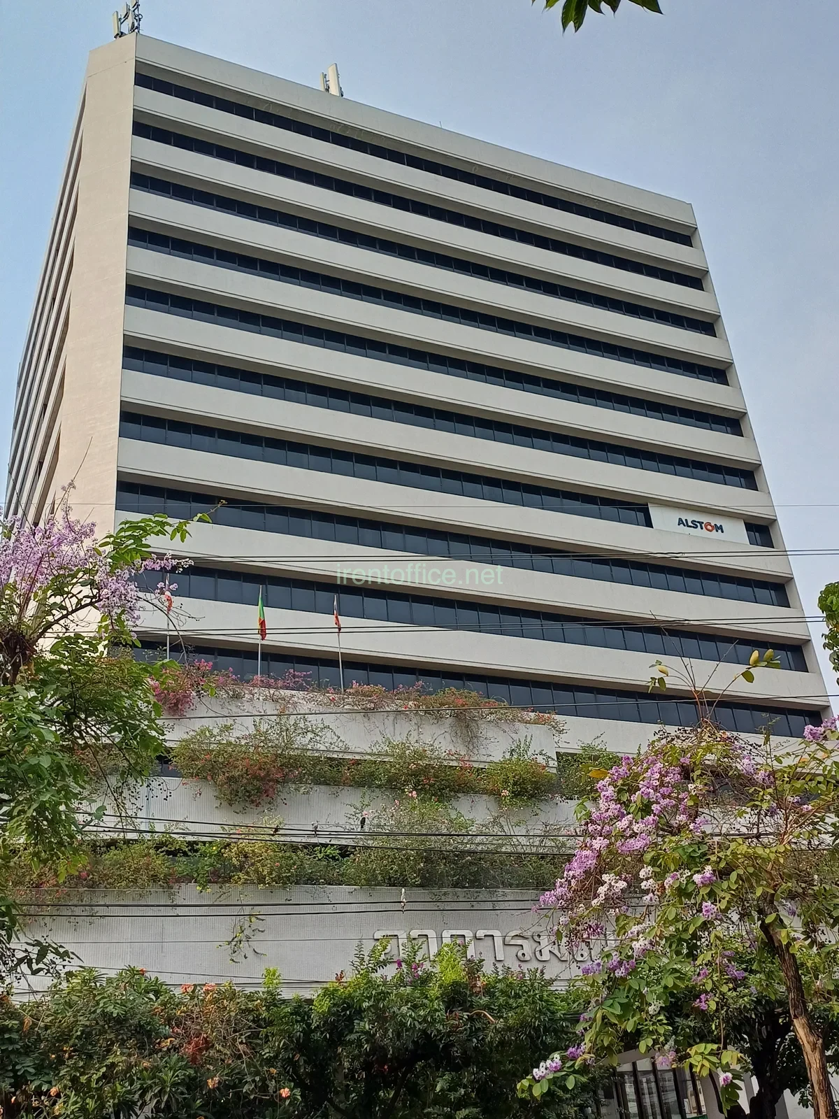 อาคารมโนรมย์ ทาวเวอร์ (Manorom Tower)