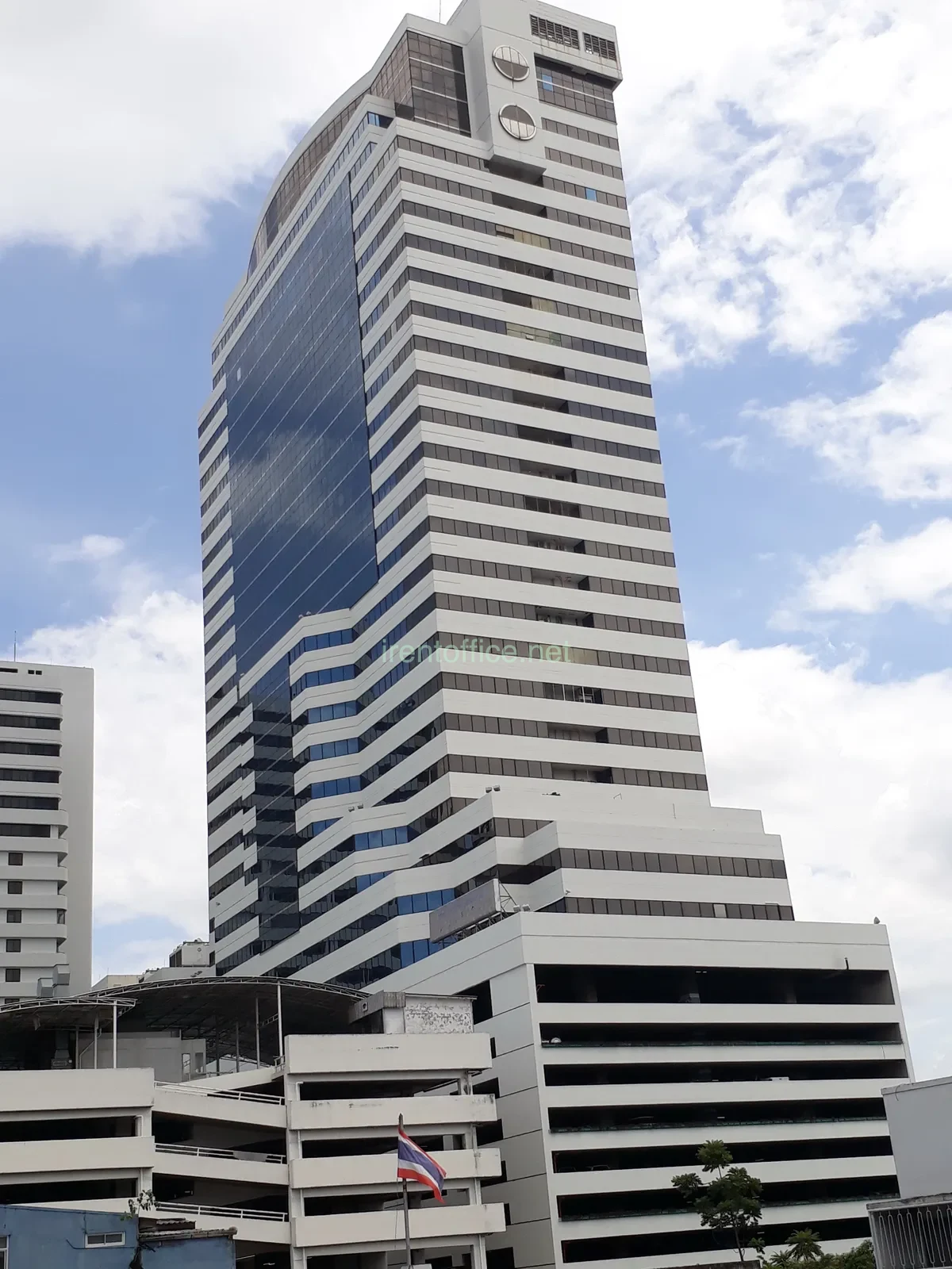 อาคารเอสเอ็ม ทาวเวอร์ (SM Tower)
