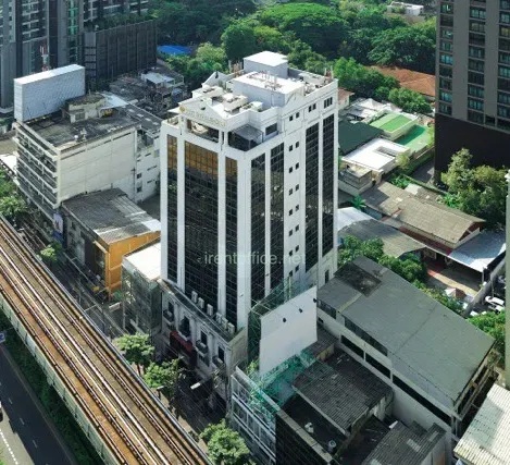 อาคารปีเตอร์ซัน (Peterson Building) เป็นออฟฟิศให้เช่าในย่านสุขุมวิท 26–พร้อมพงษ์ที่โดดเด่นด้วยทำเลใกล้ BTS เดินทางสะดวก