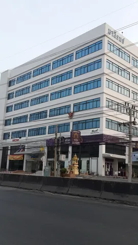 อาคาร มาลีรมย์ (MALEEROM BUILDING) ออฟฟิศให้เช่าบางพลี เทพารักษ์ ทำเลธุรกิจใกล้นิคมอุตสาหกรรมและสนามบินสุวรรณภูมิ