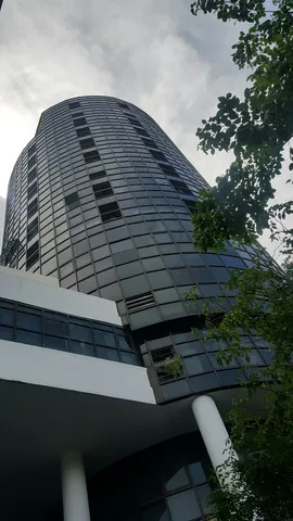 อาคารโมเดิร์นทาวน์ (Modern Town) เป็นออฟฟิศให้เช่าย่านเอกมัย–สุขุมวิท 63 ที่โดดเด่นด้วยความคุ้มค่า ทำเลใกล้ CBD 