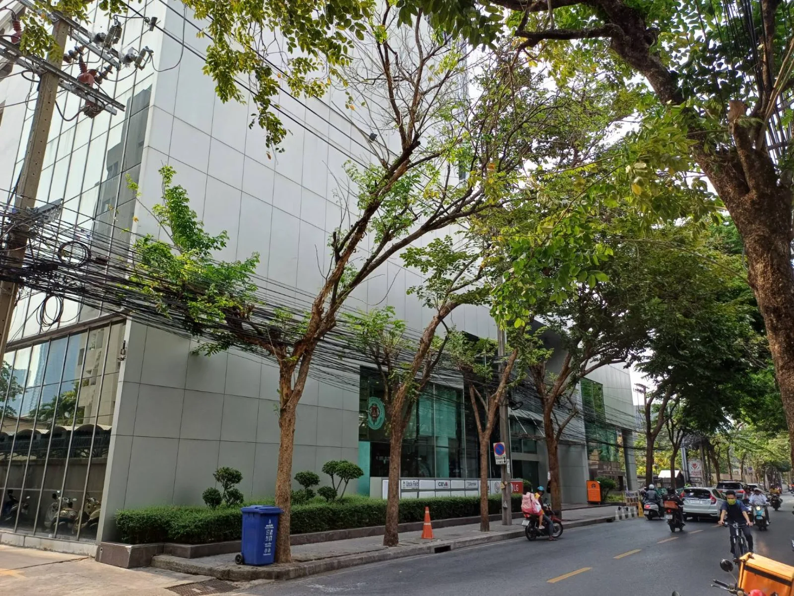 อาคารริชมอนต์ (RICHMOND BUILDING) สุขุมวิท พร้อมพงษ์