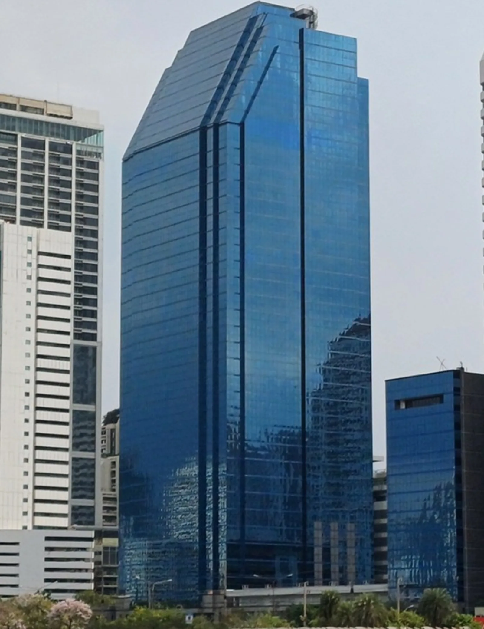 อาคารเลครัชดา ออฟฟิส คอมเพล็กซ์ (LAKE RATCHADA OFFICE COMPLEX) สุขุมวิท อโศก